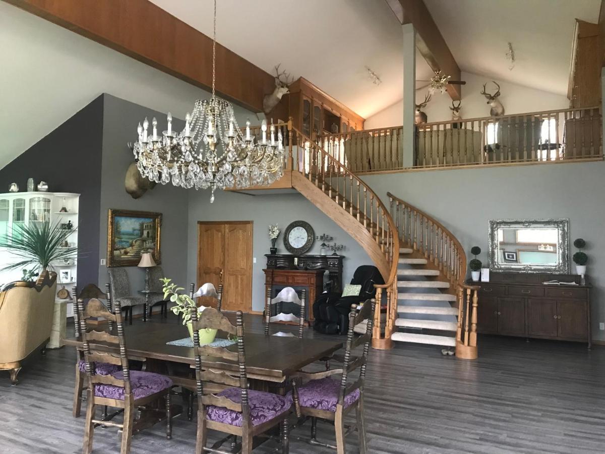 Rolling Hills Country Resort Bed And Breakfast Three Hills Bagian luar foto
