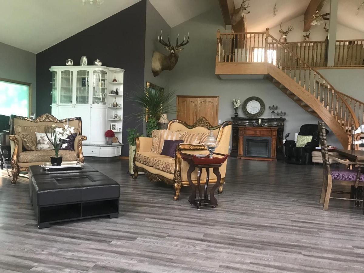 Rolling Hills Country Resort Bed And Breakfast Three Hills Bagian luar foto