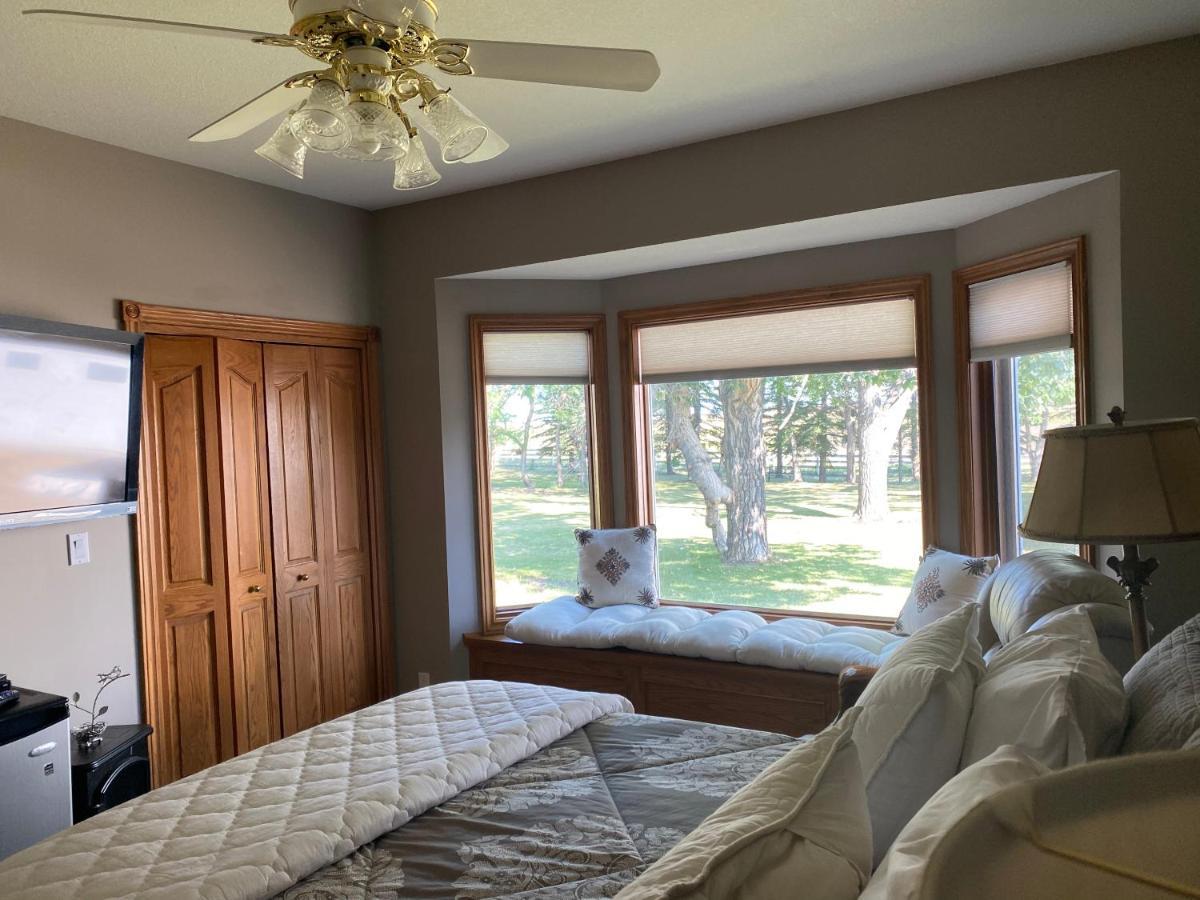 Rolling Hills Country Resort Bed And Breakfast Three Hills Bagian luar foto