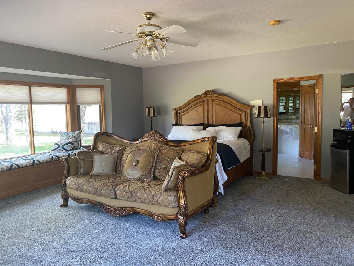 Rolling Hills Country Resort Bed And Breakfast Three Hills Bagian luar foto