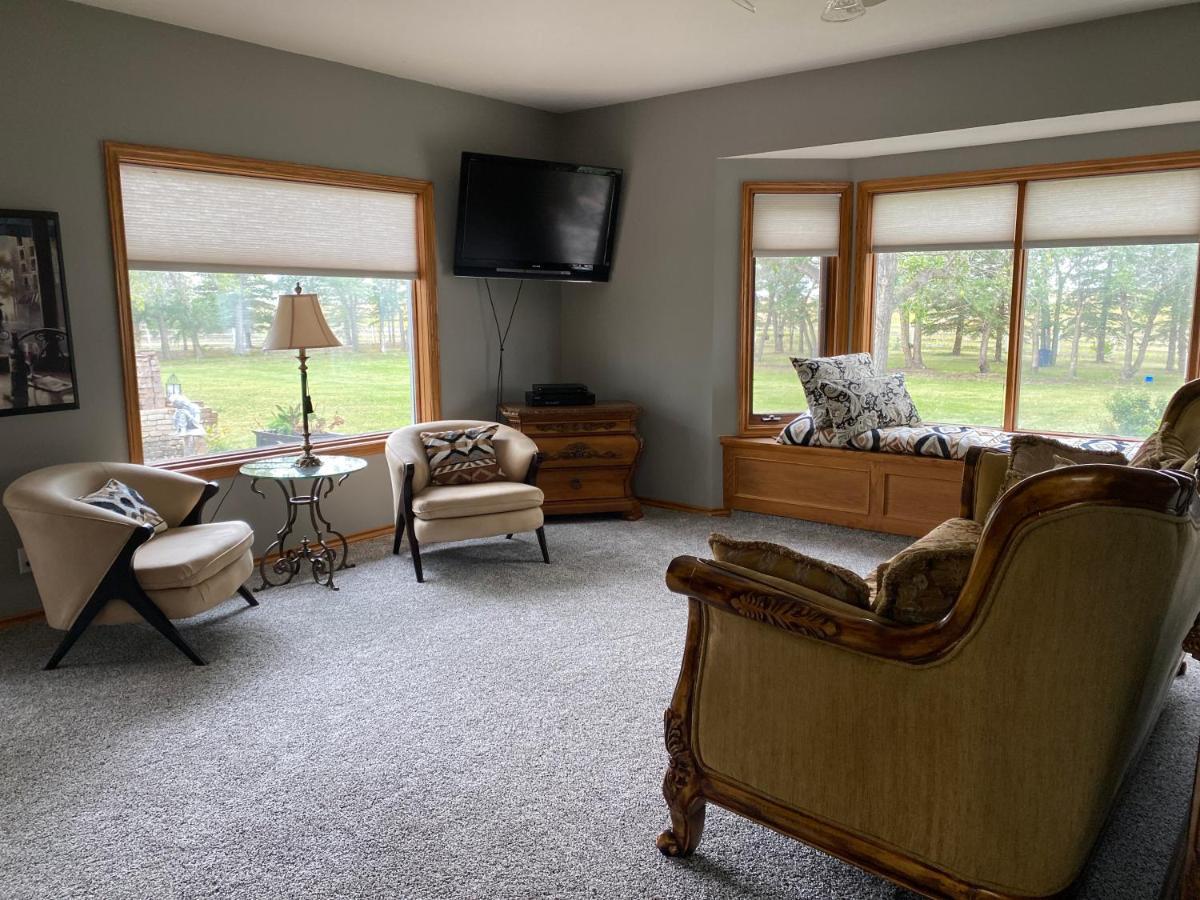 Rolling Hills Country Resort Bed And Breakfast Three Hills Bagian luar foto