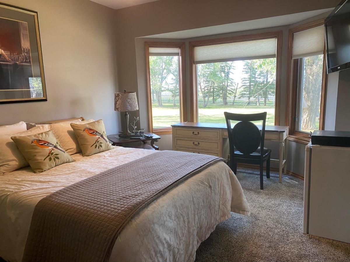 Rolling Hills Country Resort Bed And Breakfast Three Hills Bagian luar foto