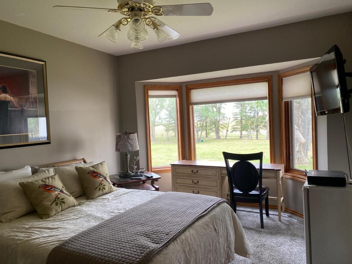 Rolling Hills Country Resort Bed And Breakfast Three Hills Bagian luar foto