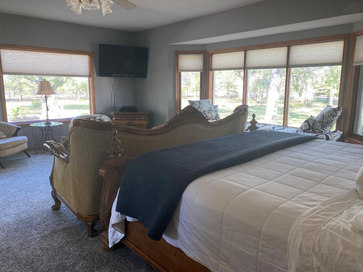 Rolling Hills Country Resort Bed And Breakfast Three Hills Bagian luar foto