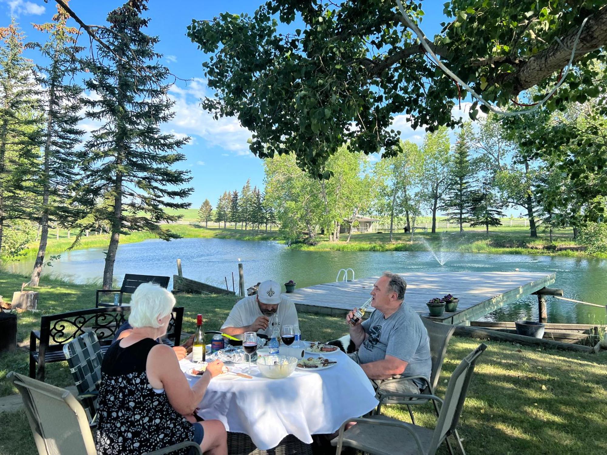 Rolling Hills Country Resort Bed And Breakfast Three Hills Bagian luar foto