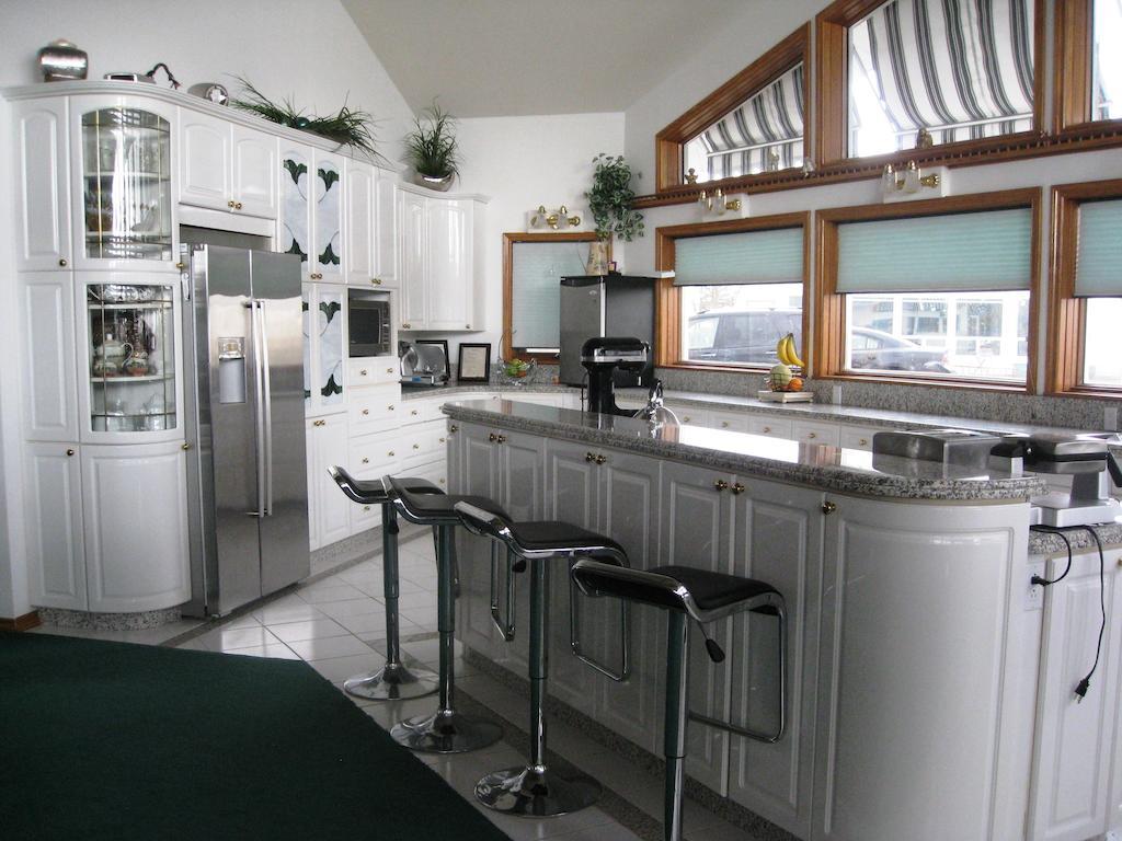 Rolling Hills Country Resort Bed And Breakfast Three Hills Bagian luar foto
